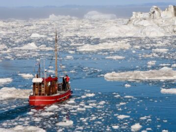 océano ártico y un barco