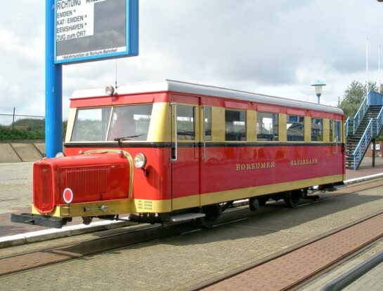 Autobús ferroviario, el curioso e histórico medio de transporte que aún circula en Europa