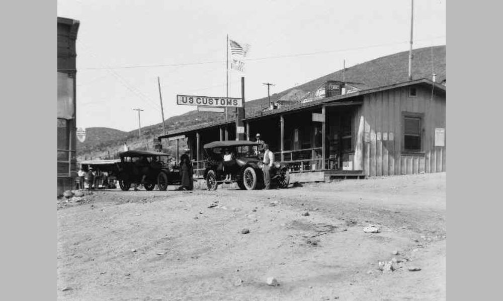 Foto antigua del cruce de frontera más transitado de América.