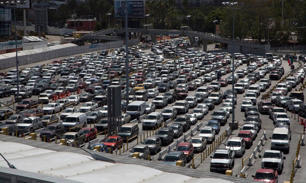 Vehículos en el cruce de frontera más transitado de América.