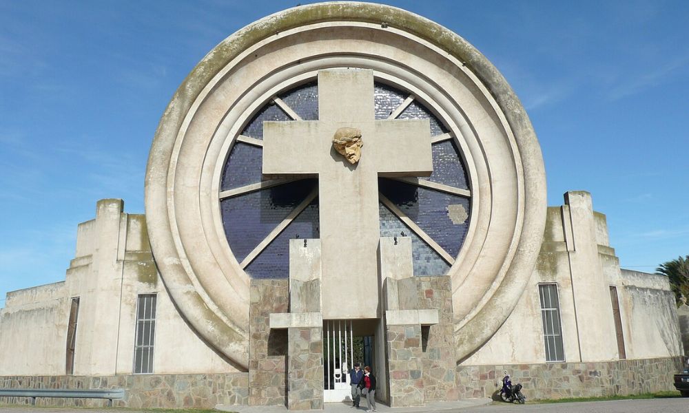 Cementerio de Saldungaray, obra de Francisco Salamone.