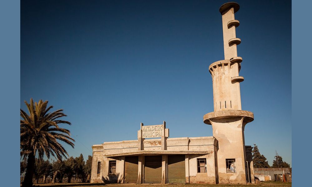 Matadero de Guaminí, obra de Francisco Salamone.