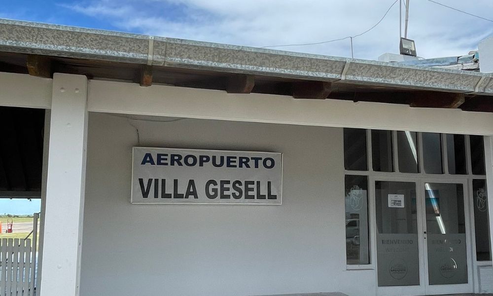 Entrada del aeropuerto de Villa Gesell.