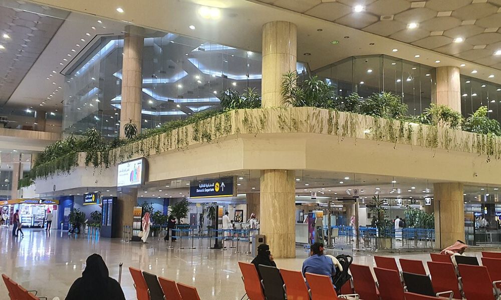 Interior del Aeropuerto Rey Fahd.