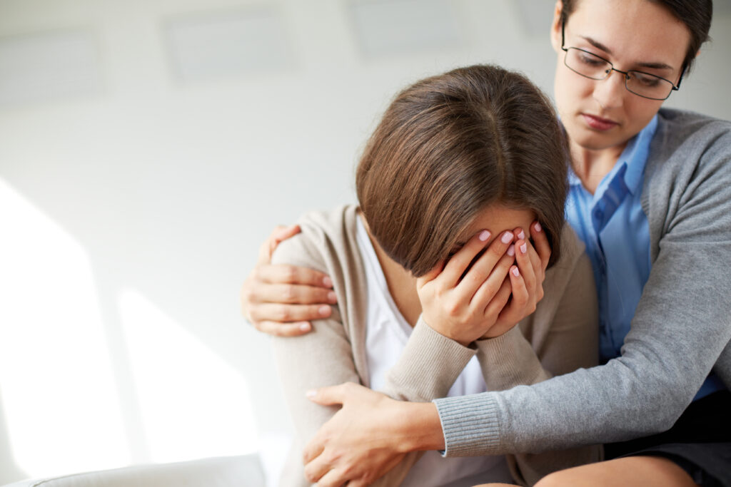 Llorar de emoción: cómo el cuerpo libera el estrés a través de las lágrimas - consuelo social