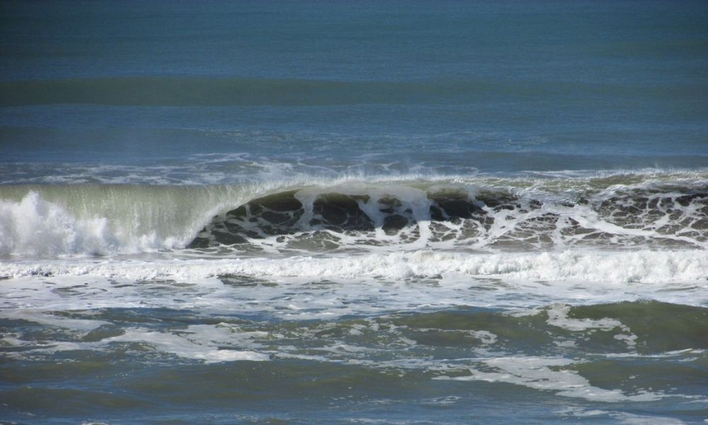 olas en el mar argentino