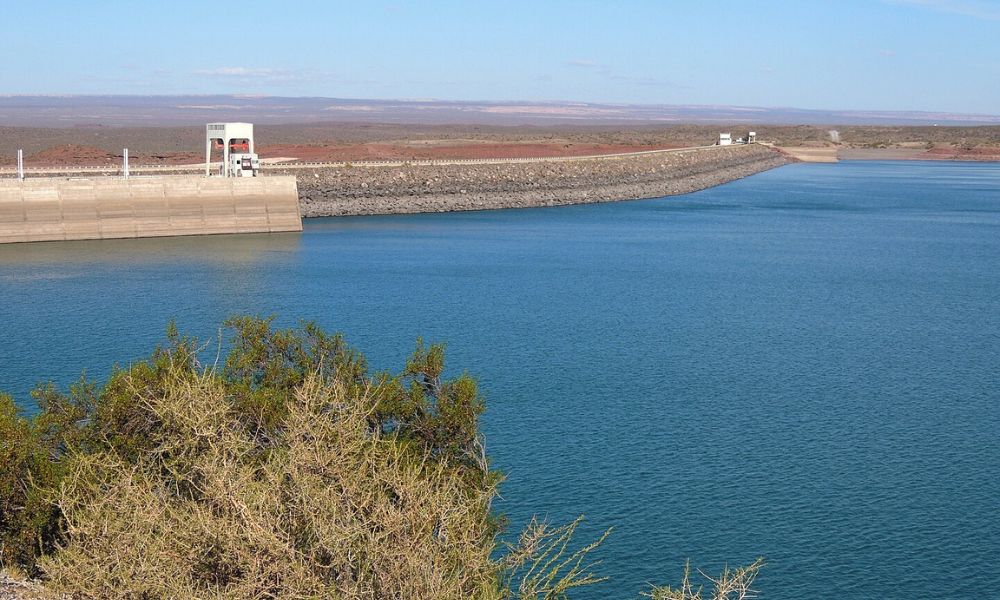 Paisaje que formó la represa El Chocón.