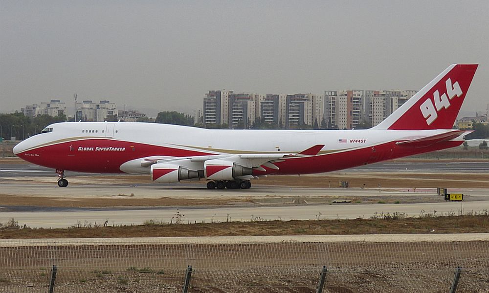 Aspecto del avión hidrante más grande del mundo.