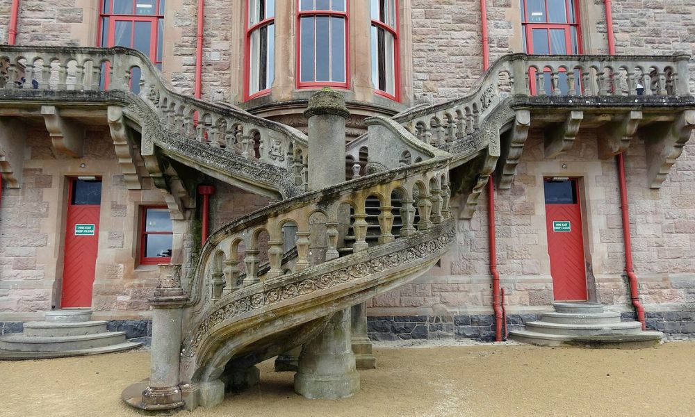 Famosa escalera del Castillo de Belfast.