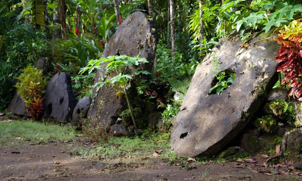 Piedras Rai monedas de cuatro toneladas