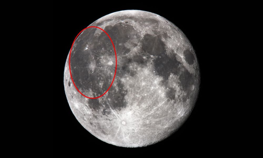 En rojo, el área de la Luna que le corresponde al Océano de las Tormentas.