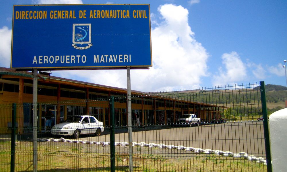 Cartel del aeropuerto internacional más aislado y distante del mundo.