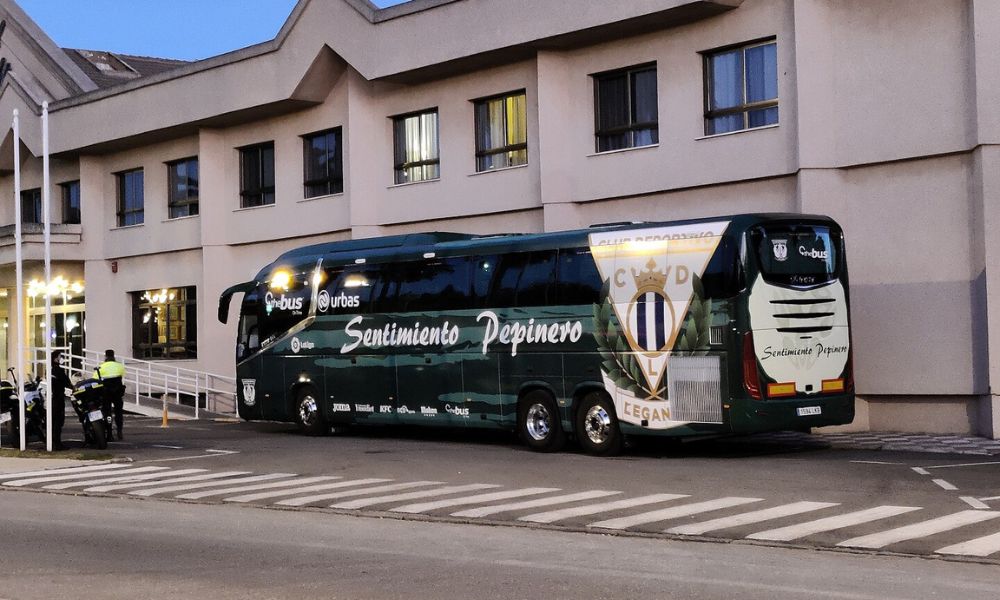 Micro del Club Deportivo Leganés, que demuestra la pasión por el Pepino de Oro.