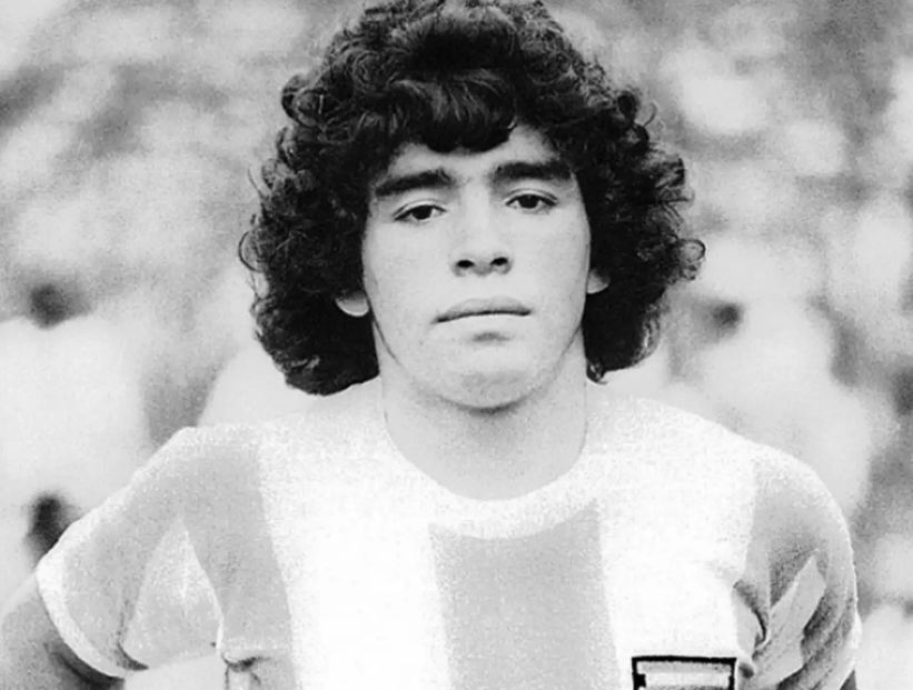 maradona en su primer partido con la selección argentina