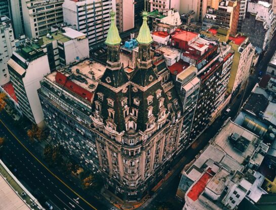 Otto Wulff: ¿cuál es la historia del edificio de Buenos Aires que tiene 680 ojos?