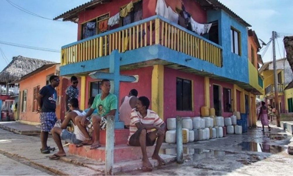 cuántos habitantes tiene Santa Cruz del Islote