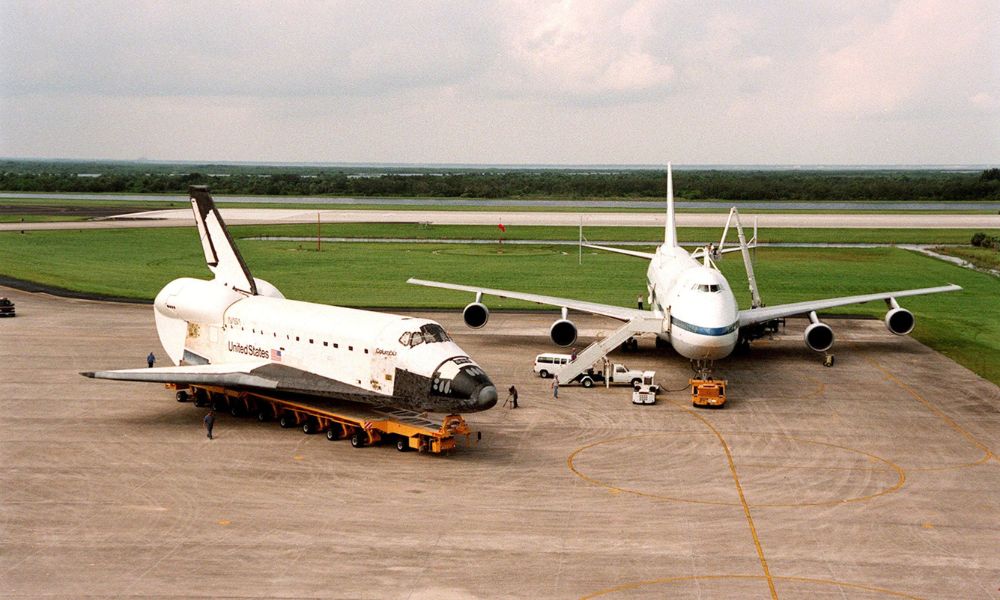 El transbordador espacial Columbia en tierra.