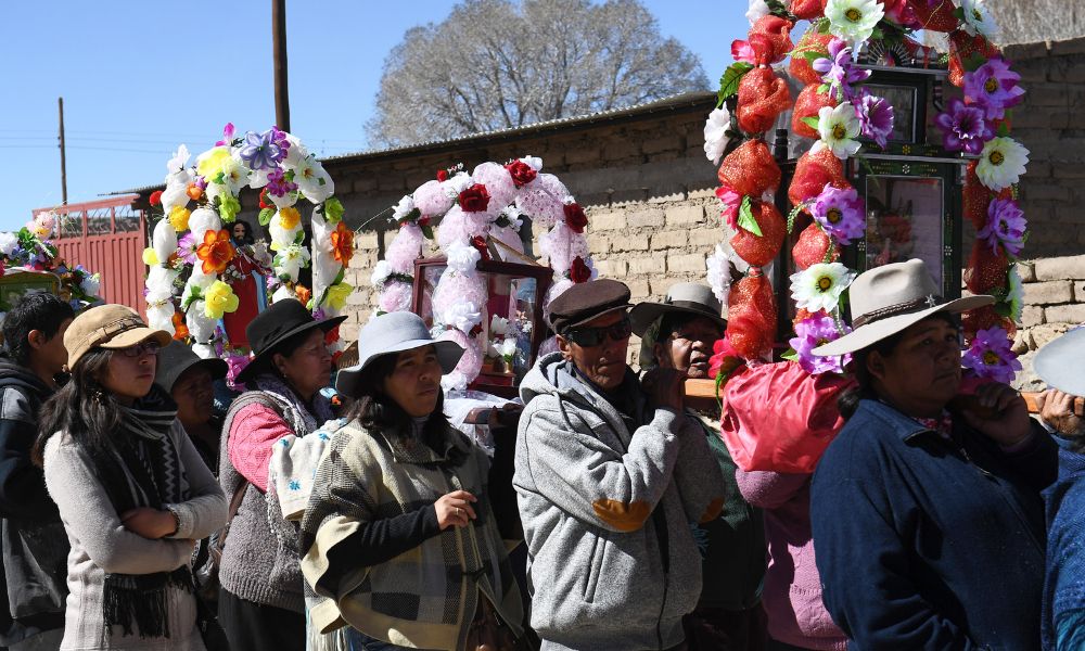 Procesión previa a la corridas de toros de Casabindo.