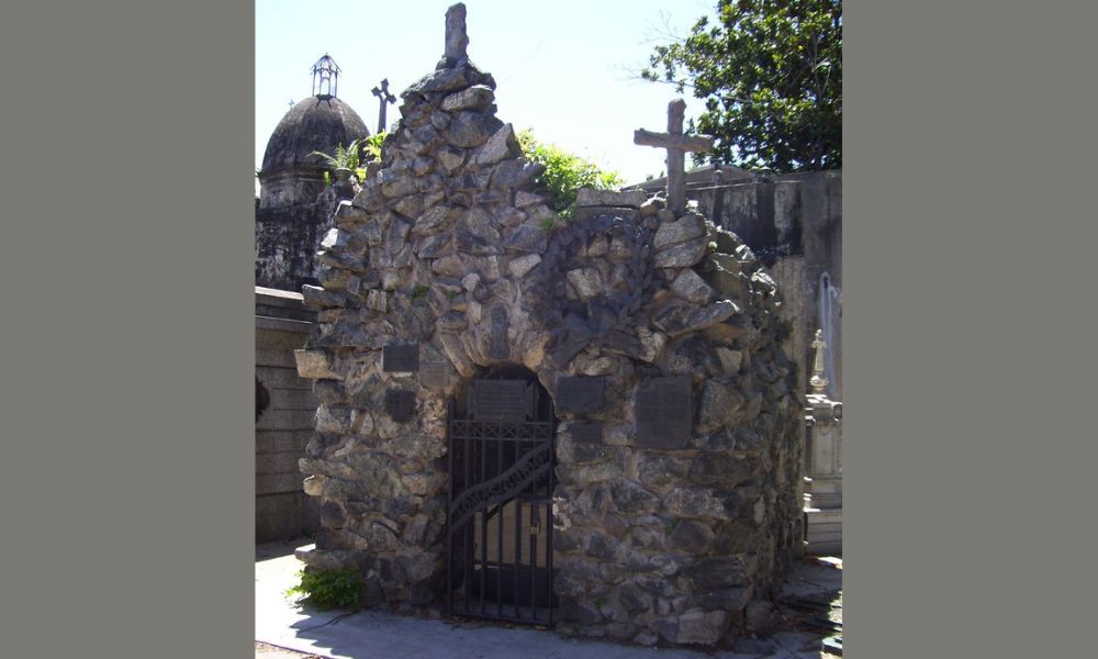 Tumba de Tomás Guido en el Cementerio de la Recoleta.