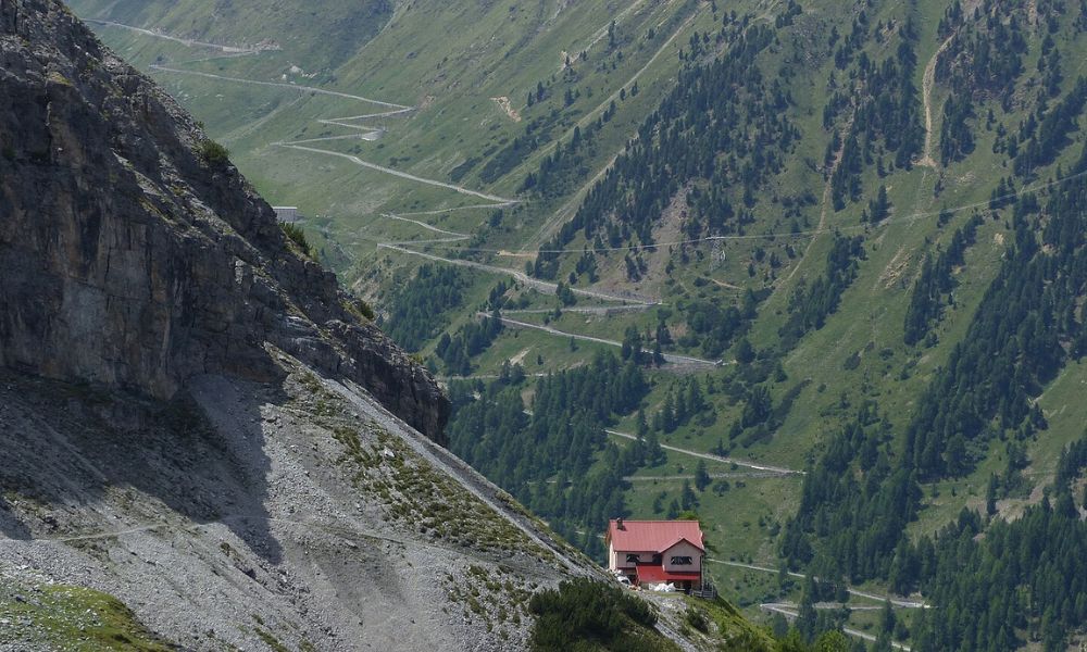 El Paso Stelvio a la distancia.