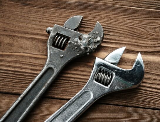 Llave francesa y llave inglesa: ¿son lo mismo?