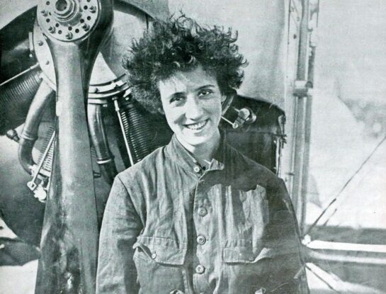 Adrienne Bolland: la historia de la aviadora que se convirtió en la primera mujer en sobrevolar la Cordillera de los Andes