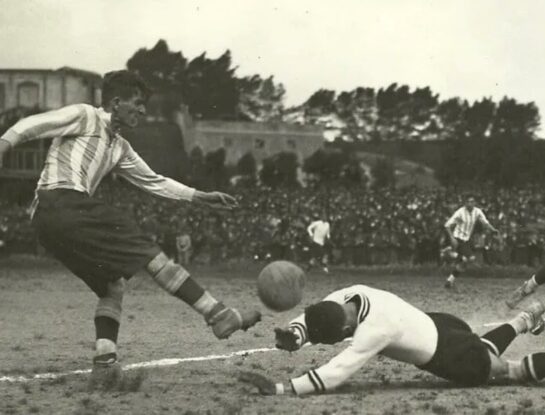 ¿Cuándo se organizó el primer partido de fútbol de Argentina en Europa?