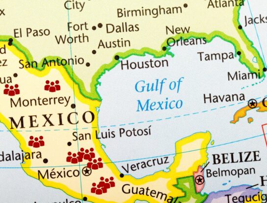 ¿Por qué la población de México está irregularmente distribuida en el territorio?