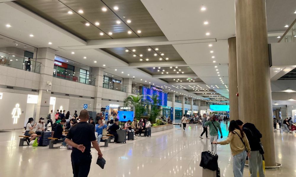 Interior de uno de los mejores aeropuertos del mundo.