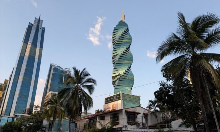 F&F Tower: el rascacielos de Panamá que sorprende por su curiosa forma ...