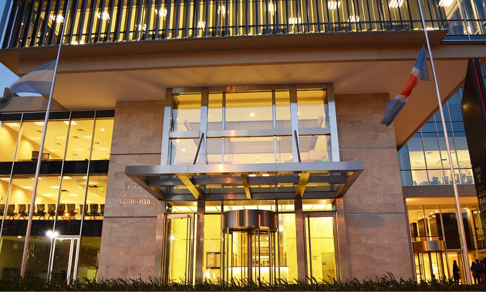 Entrada al edificio más alto del Noroeste Argentino.