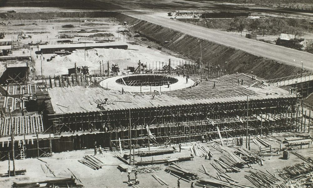 El Palacio del Congreso Nacional de Brasilia en construcción.