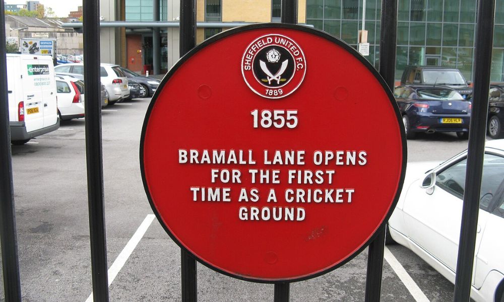 Placa en el estadio profesional más antiguo del mundo.