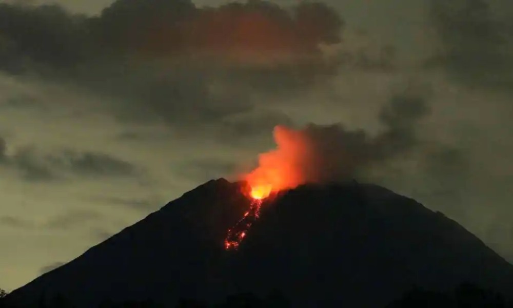Erupción volcán Indonesia