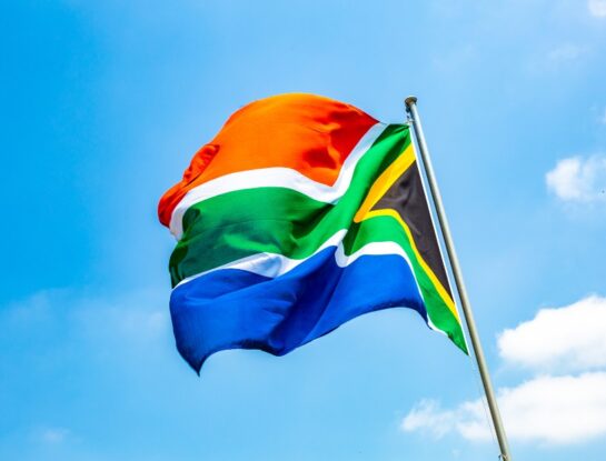 ¿Por qué la mayoría de las banderas africanas tienen los mismos tres colores?