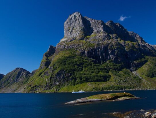 Hornelen: el increíble acantilado de 860 metros que sorprende en Noruega