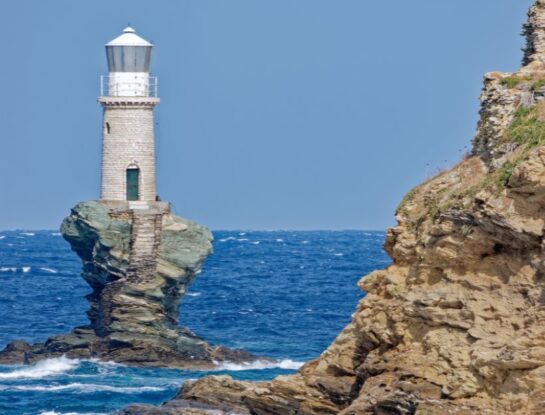 Tourlitis: la historia del faro de Grecia que se conserva en una diminuta isla del mar Egeo