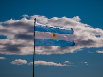 bandera argentina en California