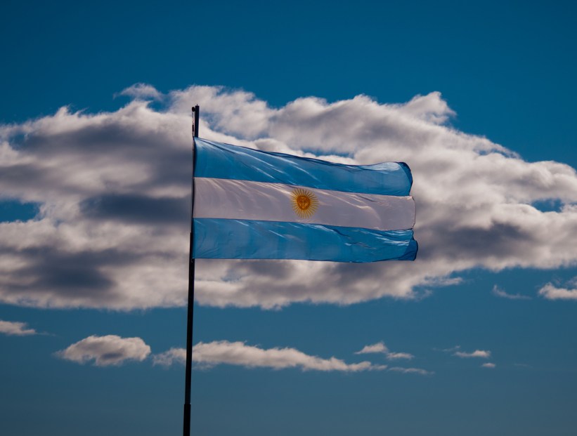 bandera argentina en California
