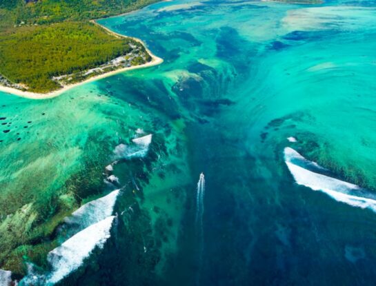 ¿Dónde está la cascada submarina más grande del mundo?