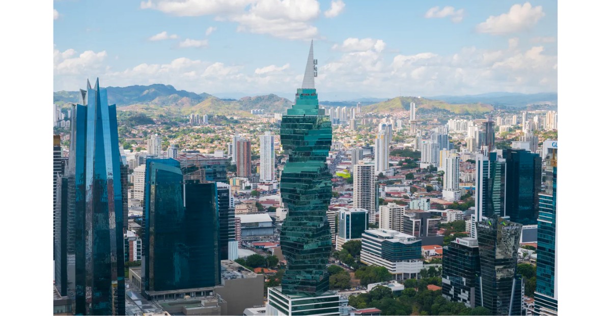 F&F Tower: el rascacielos de Panamá que sorprende por su curiosa forma ...