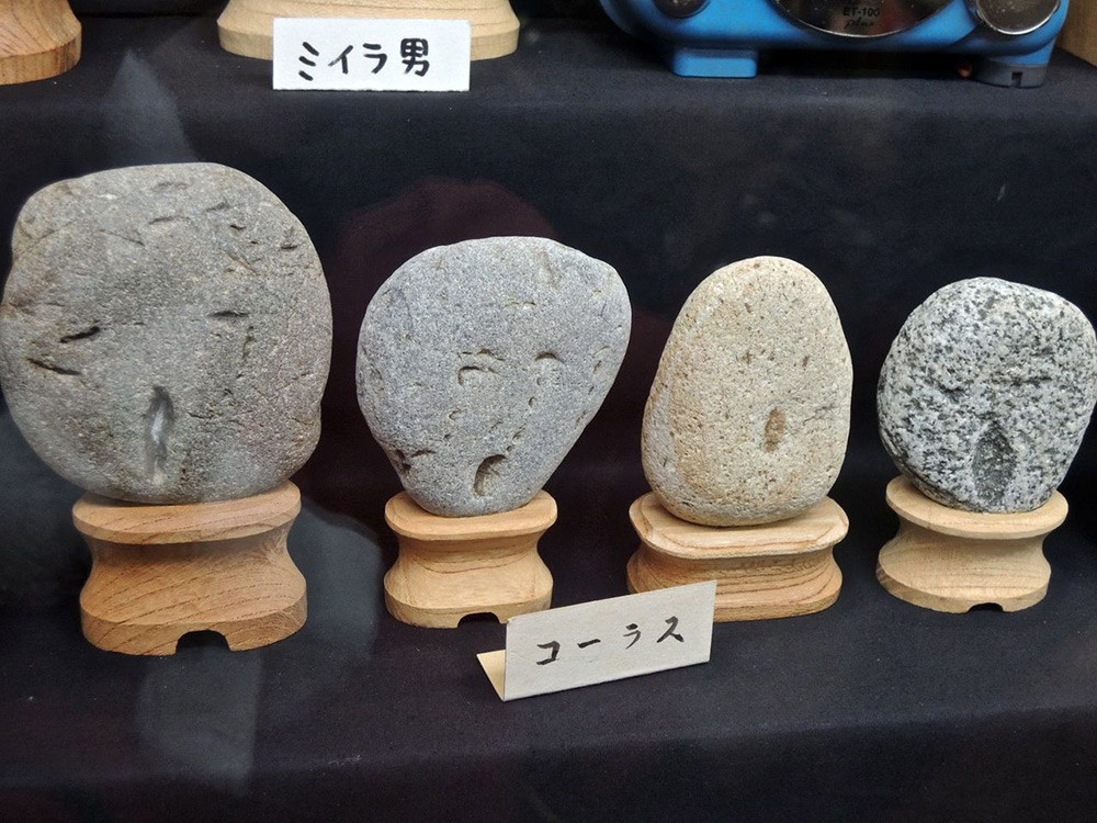 El sorprendente museo de Japón que colecciona piedras con forma de cara
