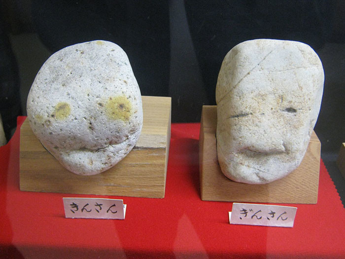 El sorprendente museo de Japón que colecciona piedras con forma de cara
