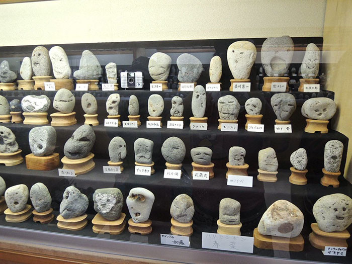 El sorprendente museo de Japón que colecciona piedras con forma de cara