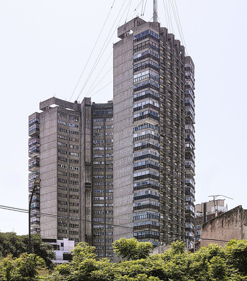 Torre Dorrego: los misterios de la imponente torre gigante de hormigón que sirve de escenario a El Eternauta