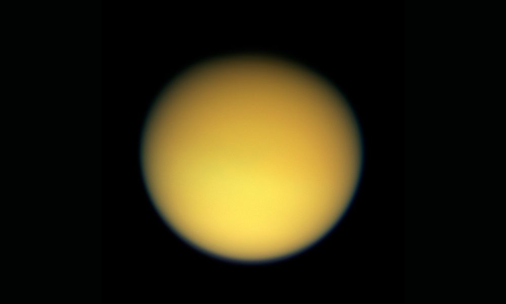 Titán, el satélite más grande de Saturno, el planeta con más lunas.