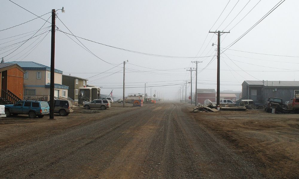 Barrow bajo niebla.