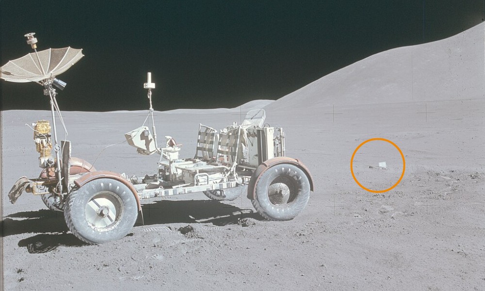 Estatua en la Luna