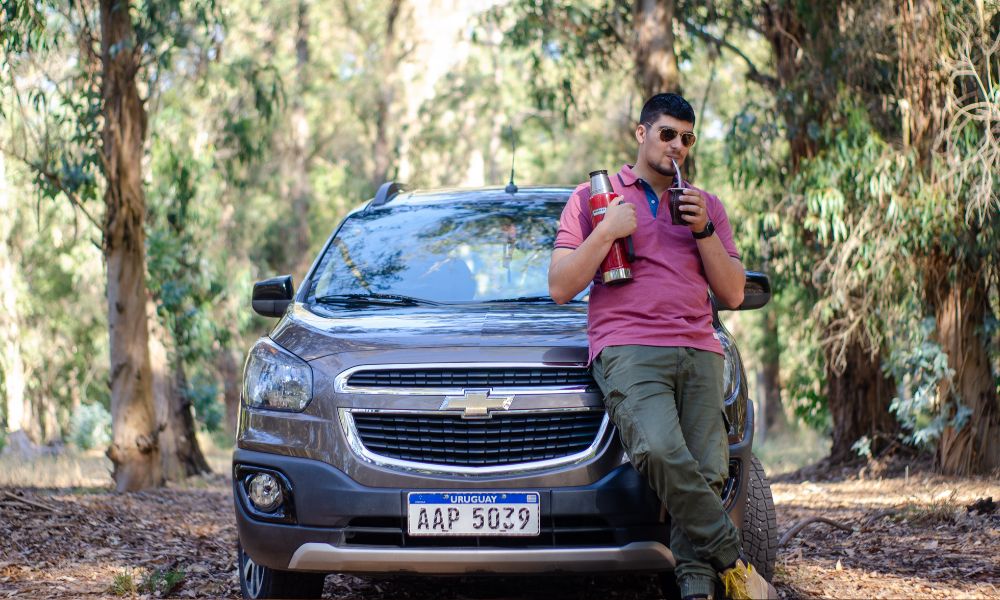 Prohiben tomar mate al volante en Córdoba y Mendoza