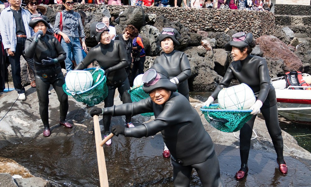 buceadoras isla volcánica Corea del Sur